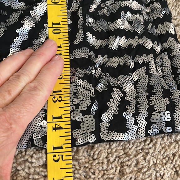 Theory size 6, sequin mini skirt - Picture 6 of 6